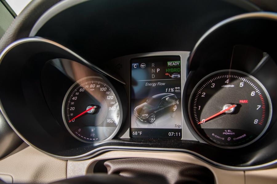 Панель приборов Mercedes-Benz GLC350 e 4Matic (X253) 2018 года  (NA) (фото 25 из 29)